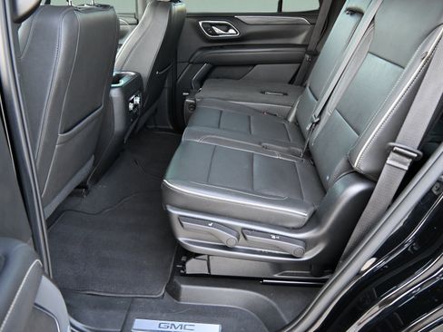 Used 2022 GMC Yukon SLT w/ SLT Premium Package AWD/4WD image 17