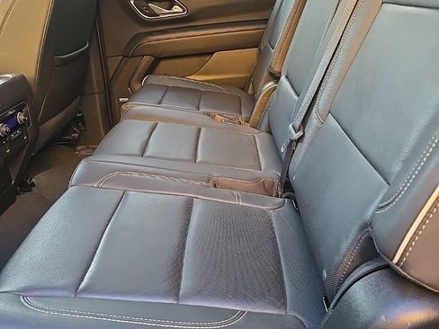 Used 2024 Chevrolet Suburban Premier image 5