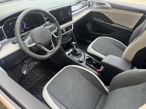New 2026 Volkswagen Taos SE image 24