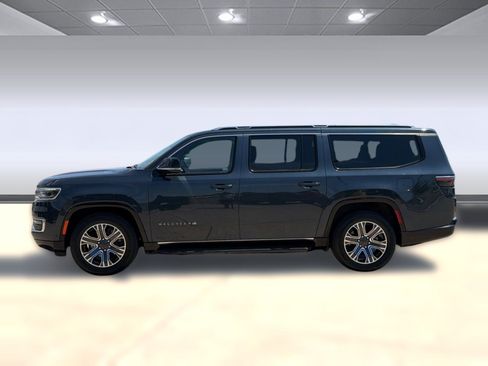 Used 2024 Jeep Wagoneer L Series II w/ Flexible Seating Group RWD image 2