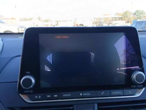 Used 2024 Nissan Altima 2.5 SV image 32