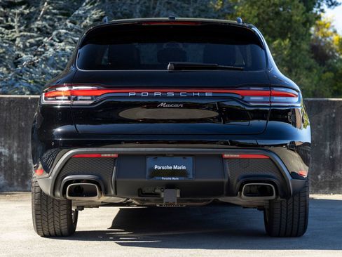 Certified 2025 Porsche Macan image 10