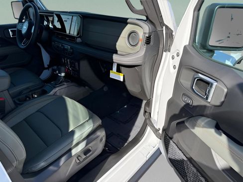 New 2026 Jeep Gladiator Mojave image 13