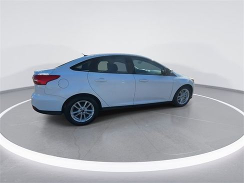 Used 2018 Ford Focus SE image 9