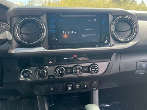 Used 2018 Toyota Tacoma TRD Off-Road AWD/4WD image 22