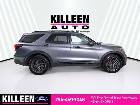 Used 2025 Ford Explorer ST-Line w/ ST-Line Street Pack AWD/4WD image 9