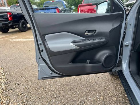 Used 2024 Nissan Kicks SR w/ SR Premium Package FWD image 11