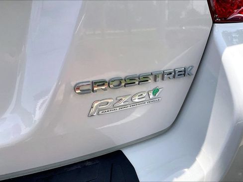 Used 2017 Subaru Crosstrek 2.0i Premium w/ Moonroof Package AWD/4WD image 9