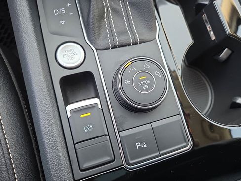 Used 2022 Volkswagen Atlas SEL R-Line image 25