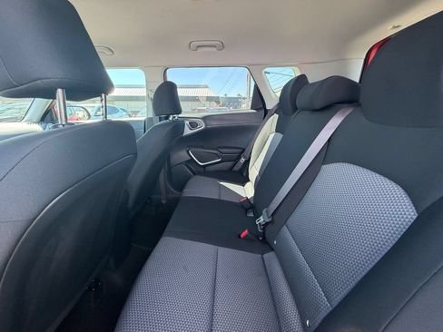 Used 2025 Kia Soul LX w/ LX Technology Package FWD image 23