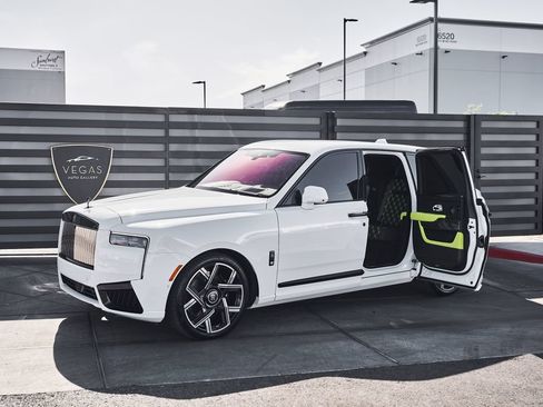 Used 2025 Rolls-Royce Cullinan Black Badge AWD/4WD image 5