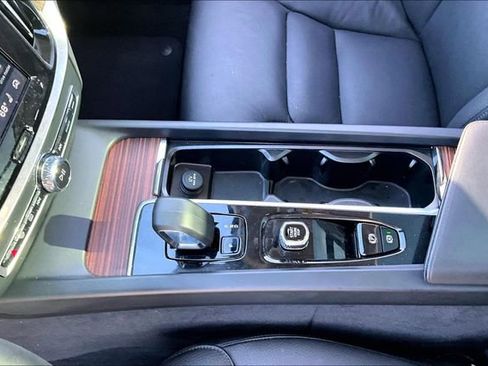 Used 2025 Volvo V60 B5 Cross Country Plus AWD/4WD image 18