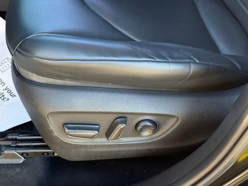 Used 2023 Toyota Highlander XLE image 18