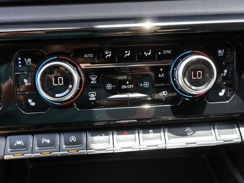 Certified 2025 GMC Sierra 1500 AT4 w/ Technology Package AWD/4WD image 29