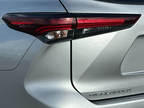 Certified 2025 Toyota Highlander LE AWD/4WD image 30