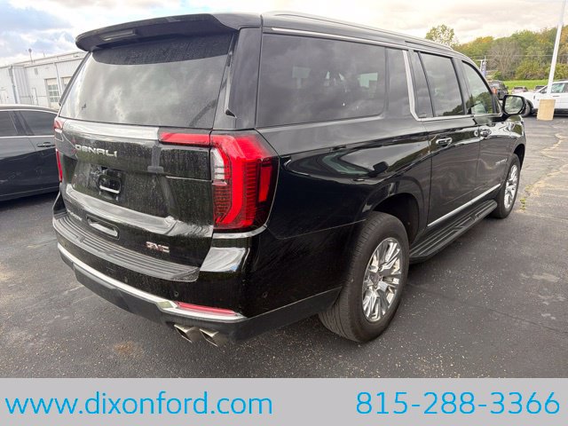 Used 2025 GMC Yukon XL Denali AWD/4WD image 6