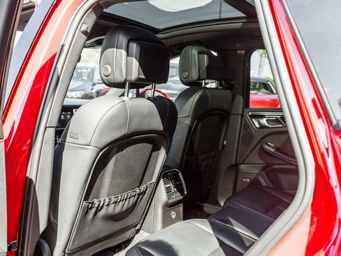 Used 2023 Porsche Macan image 32