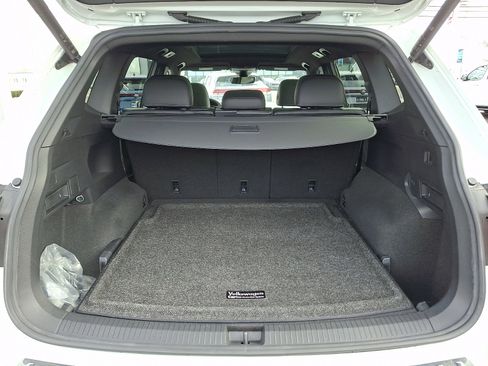 Used 2022 Volkswagen Tiguan SEL R-Line image 29
