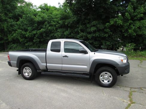 Used 2014 Toyota Tacoma 4x4 Access Cab w/ Convenience Package image 4