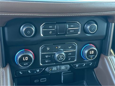 Certified 2024 Chevrolet Tahoe High Country w/ Advanced Technology Package image 21