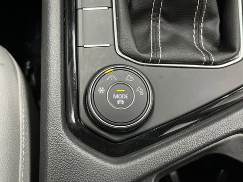 Used 2024 Volkswagen Taos SE w/ Panoramic Sunroof Package image 22