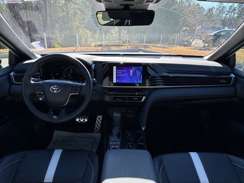 Used 2025 Toyota Camry SE image 16