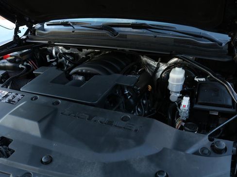 Used 2018 Chevrolet Suburban LT w/ Luxury Package image 52