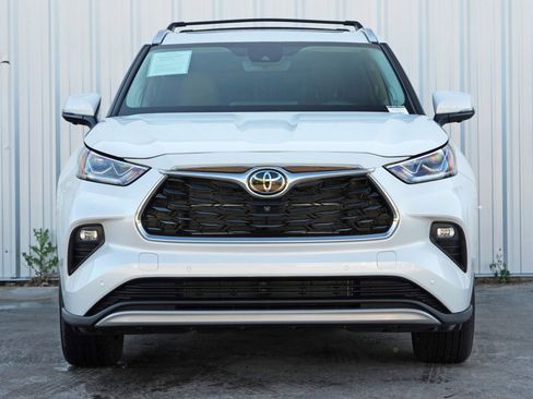 Used 2025 Toyota Highlander Limited image 7