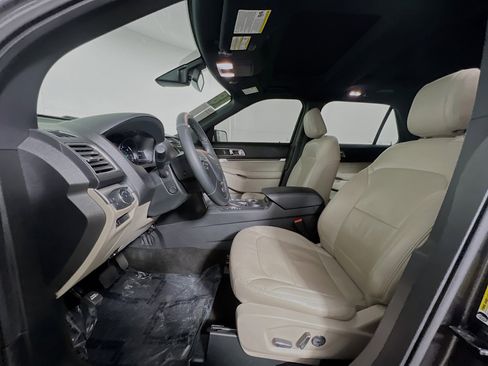 Used 2018 Ford Explorer Limited w/ Equipment Group 301A image 14