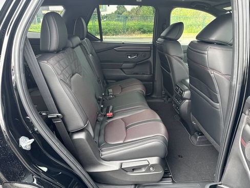 Used 2026 Honda Pilot Black Edition image 12