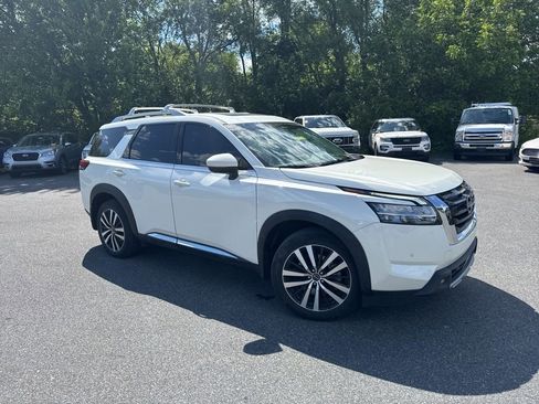 Used 2024 Nissan Pathfinder Platinum AWD/4WD image 1