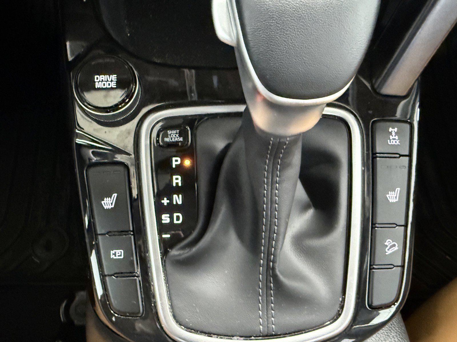 Used 2024 Kia Seltos EX AWD/4WD image 16