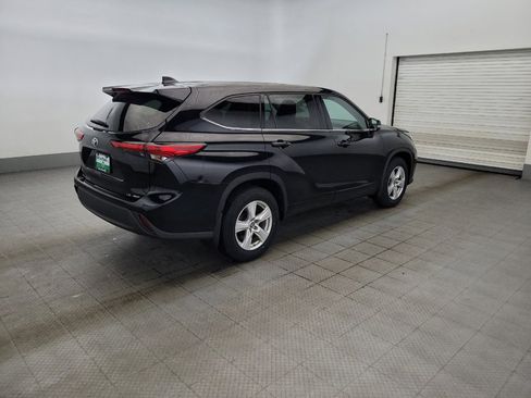 Used 2022 Toyota Highlander LE AWD/4WD image 10
