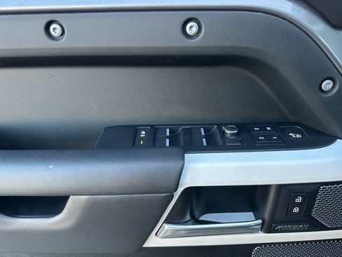 Used 2021 Land Rover Defender 110 X-Dynamic HSE image 10