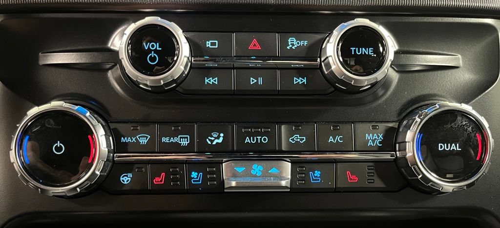 Used 2025 Ford F450 Platinum w/ FX4 Off-Road Package AWD/4WD image 39