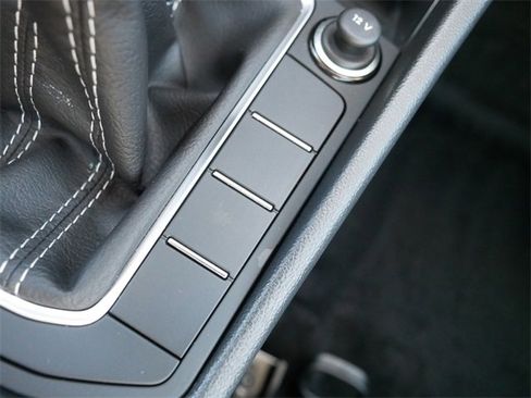 Certified 2025 Volkswagen Jetta SE image 33