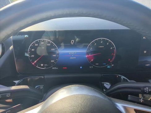 Used 2025 Mercedes-Benz GLA 250 image 11