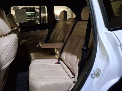 Certified 2024 Jeep Grand Cherokee Limited image 12