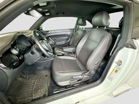 Used 2018 Volkswagen Beetle 2.0T FWD image 10