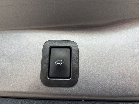 Used 2019 Toyota Highlander XLE image 29