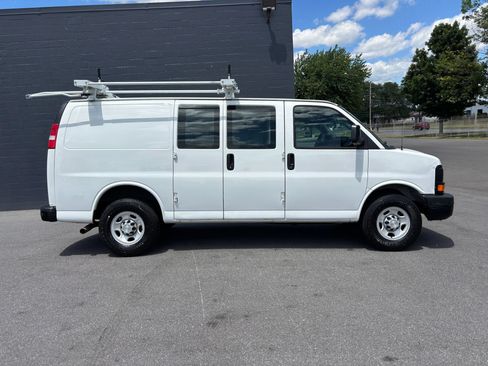 Used 2016 Chevrolet Express 2500 RWD image 16