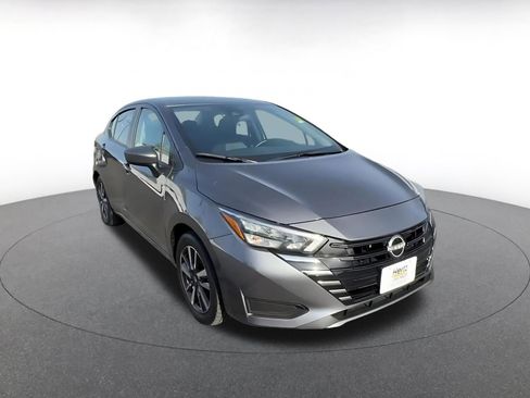 Used 2025 Nissan Versa SV image 3