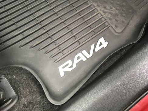 Used 2021 Toyota RAV4 XLE Premium AWD/4WD image 31