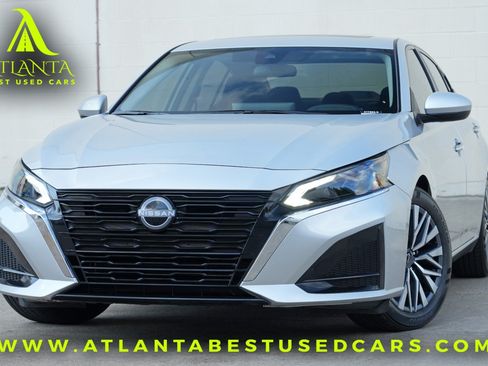 Used 2025 Nissan Altima 2.5 SV w/ SV Premium Package FWD image 1