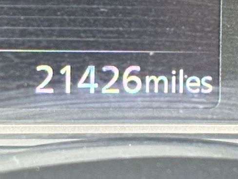 Used 2025 Nissan Versa SV FWD image 38