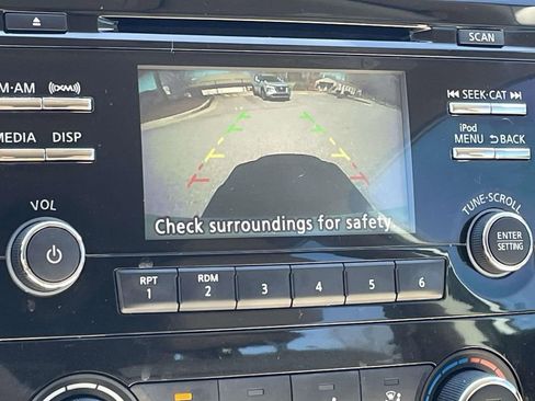 Used 2017 Nissan Rogue S image 26