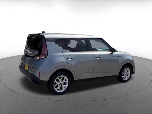 Used 2025 Kia Soul LX w/ LX Technology Package FWD image 14