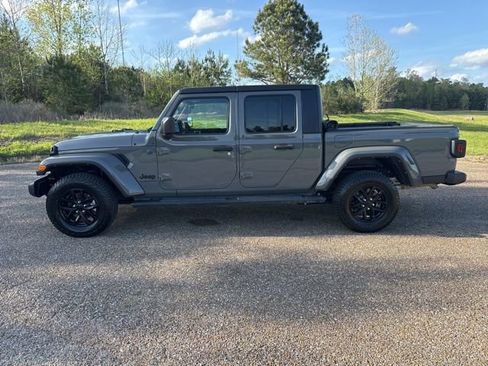 Used 2022 Jeep Gladiator Sport AWD/4WD image 6