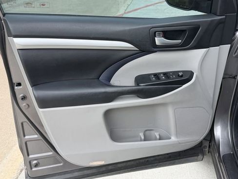 Used 2018 Toyota Highlander XLE FWD image 8