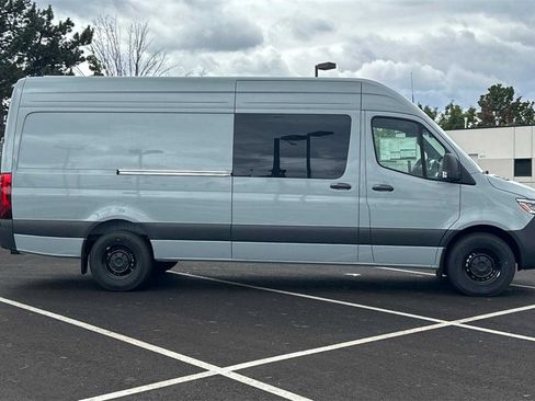 Used 2024 Mercedes-Benz Sprinter 2500 image 6